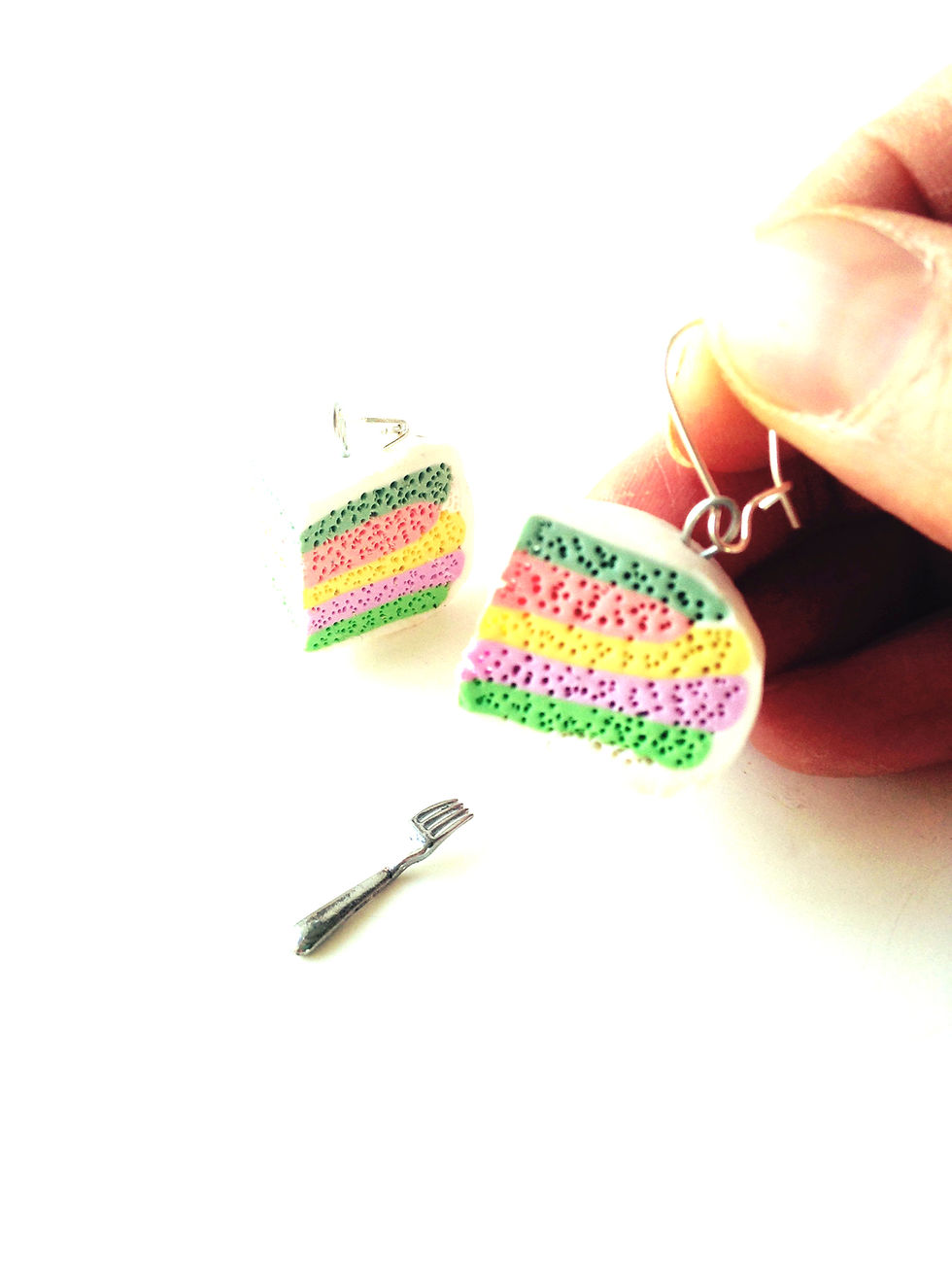 Boucles d'oreilles LE CAKE LICORNE parts de rainbow cake miniatures