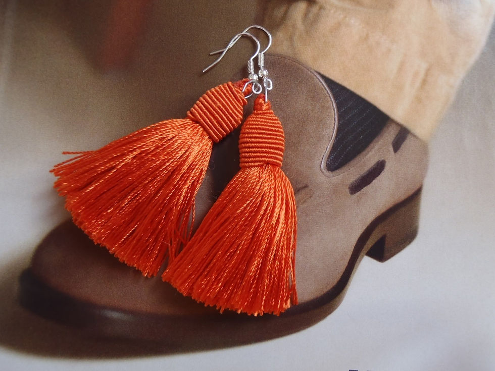 Thumbnail: Boucles d'oreilles POMPONS ORANGES