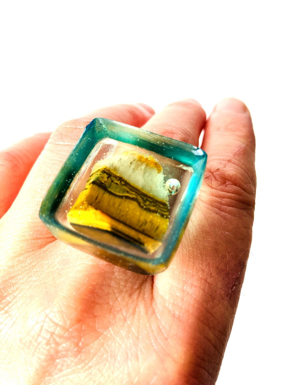 Thumbnail: Bague Glaçon pierre naturelle anneau argenté ajustable