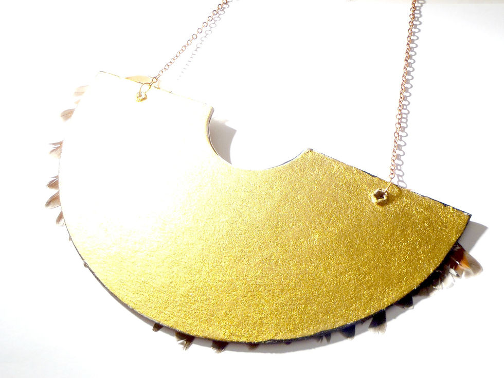 Thumbnail: dos du collier Belle Ferronière doré par The Sausage Jewels