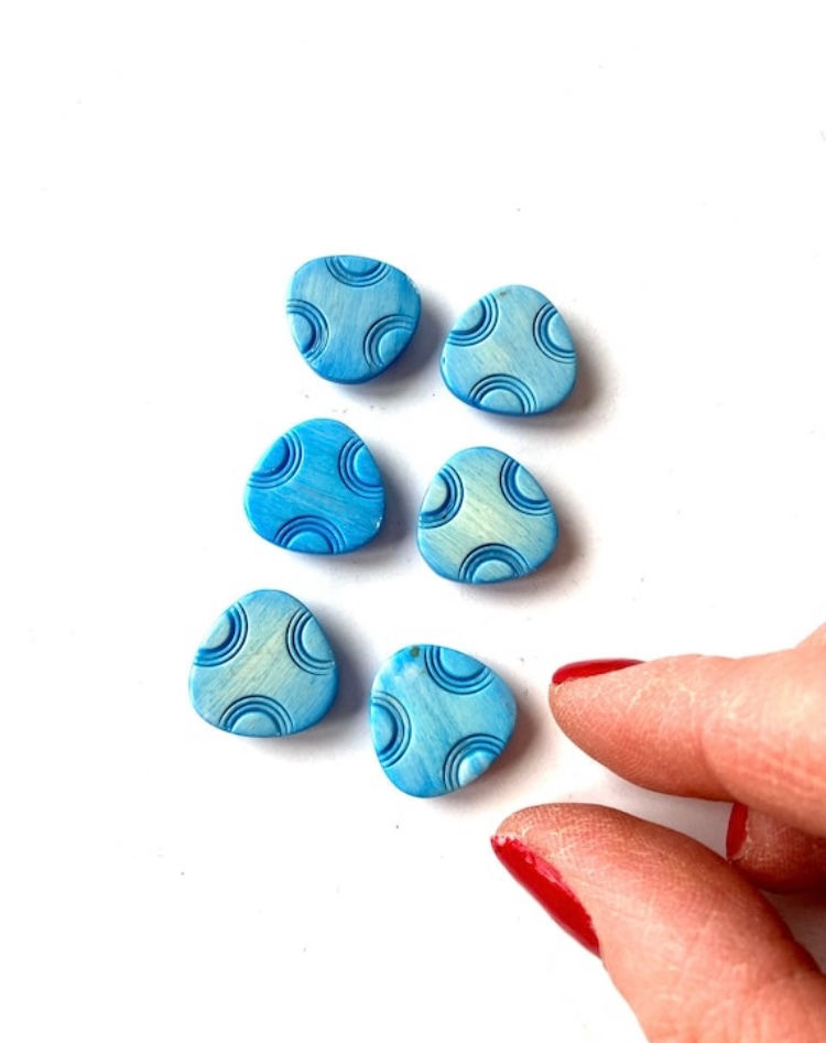 Miniature : Boutons fantaisie vintage bleus turquoise, triangles 