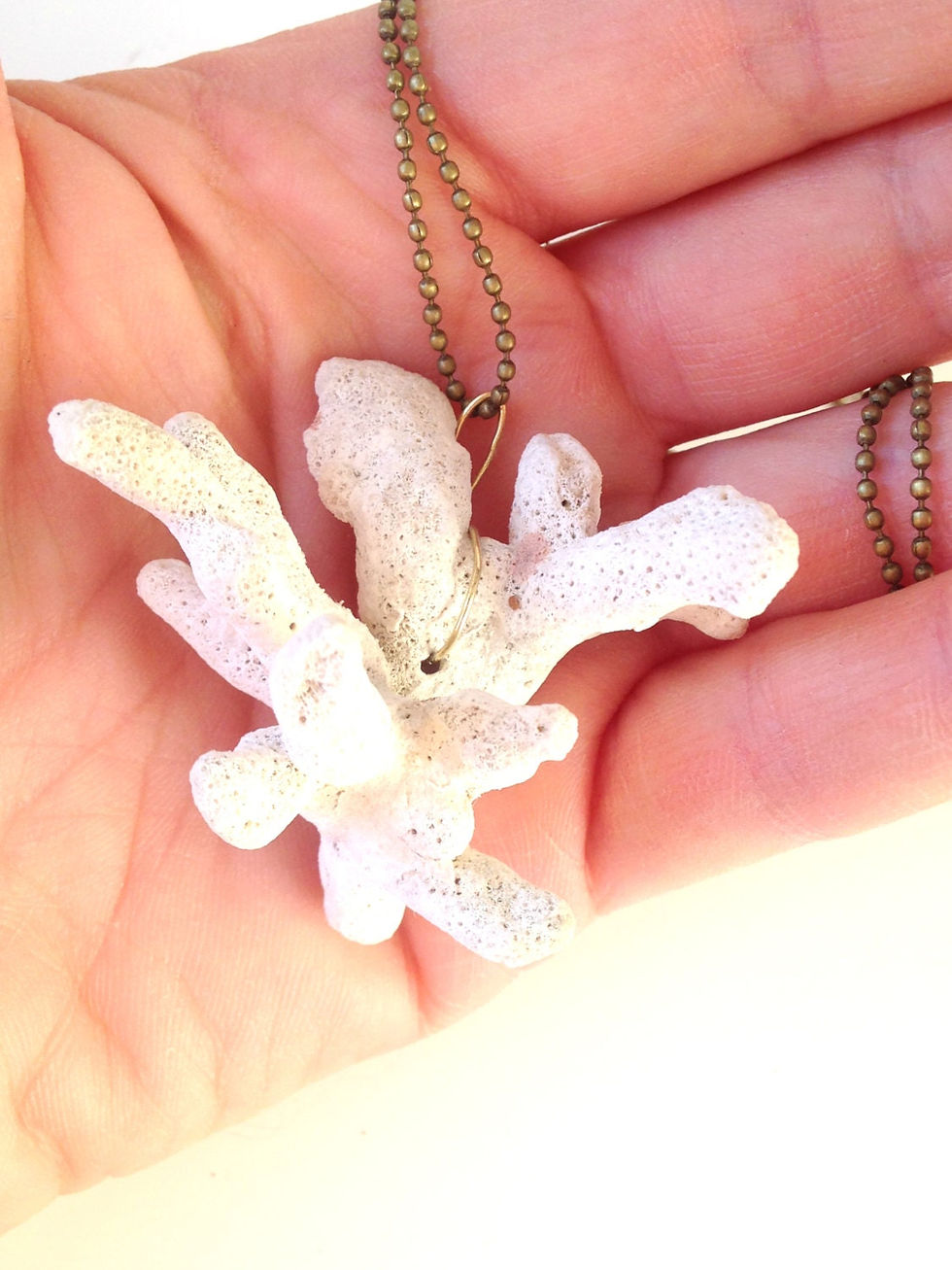 Thumbnail: Collier sautoir L'ARBRE CORAIL chaîne couleur bronze longue pièce unique