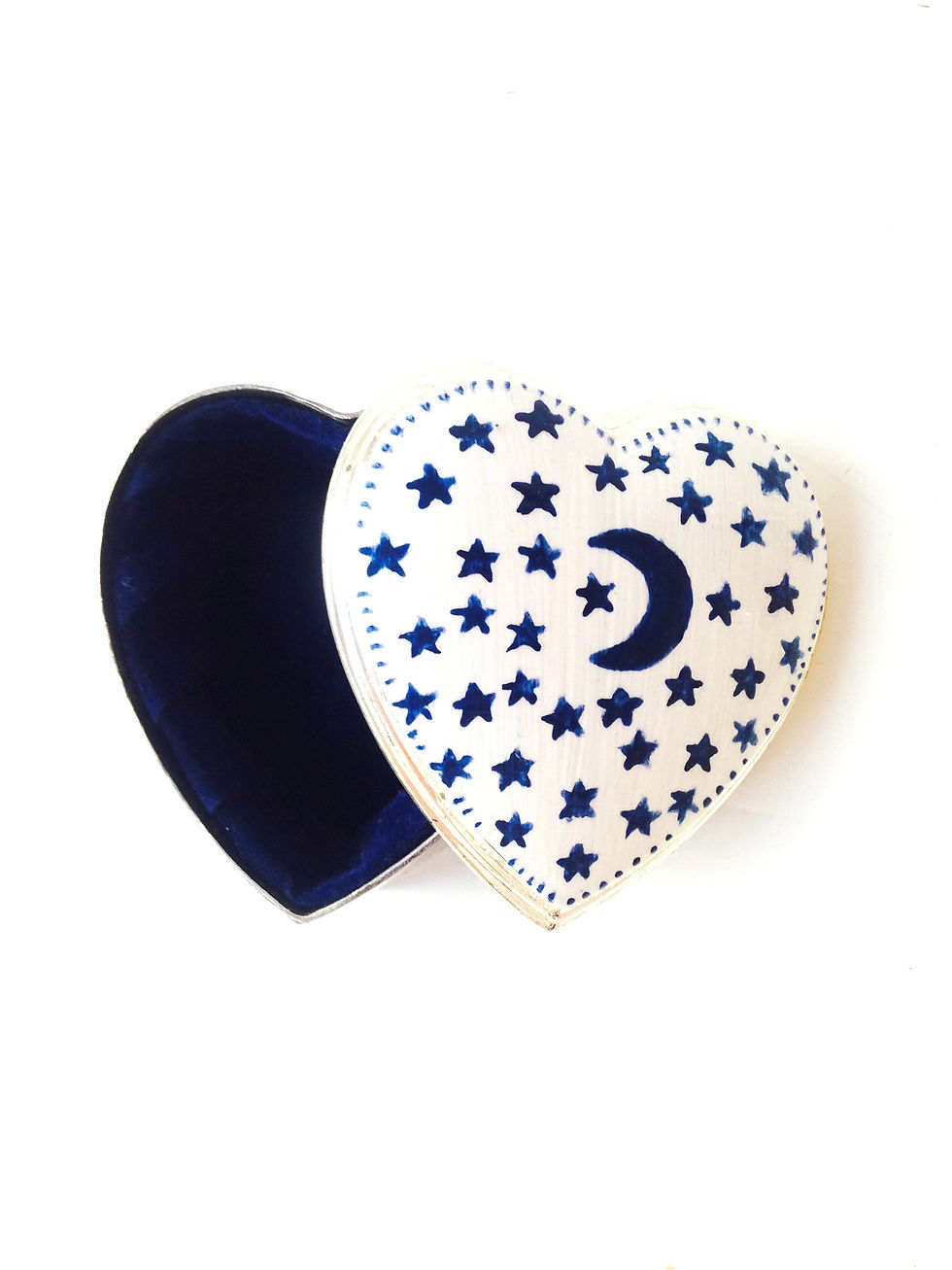 Thumbnail: Boîte à bijoux en argent, forme coeur peinte à la main