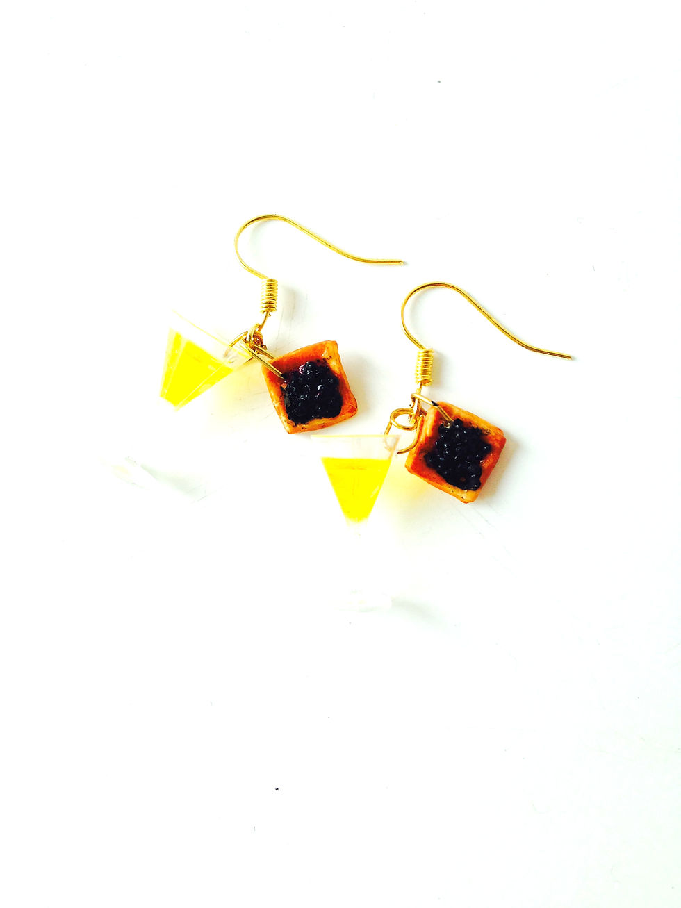 Thumbnail: Boucles d'oreilles CAVIAR ET CHAMPAGNE miniatures par The Sausage