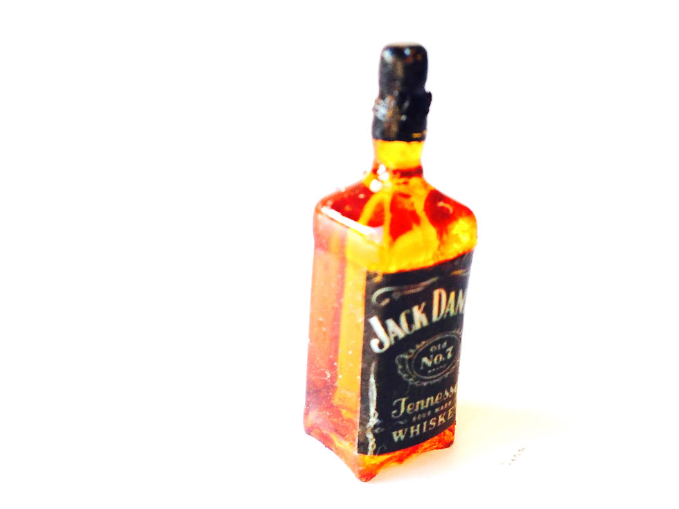 Miniature : Bouteille de whisky miniature faite main en résine et papier