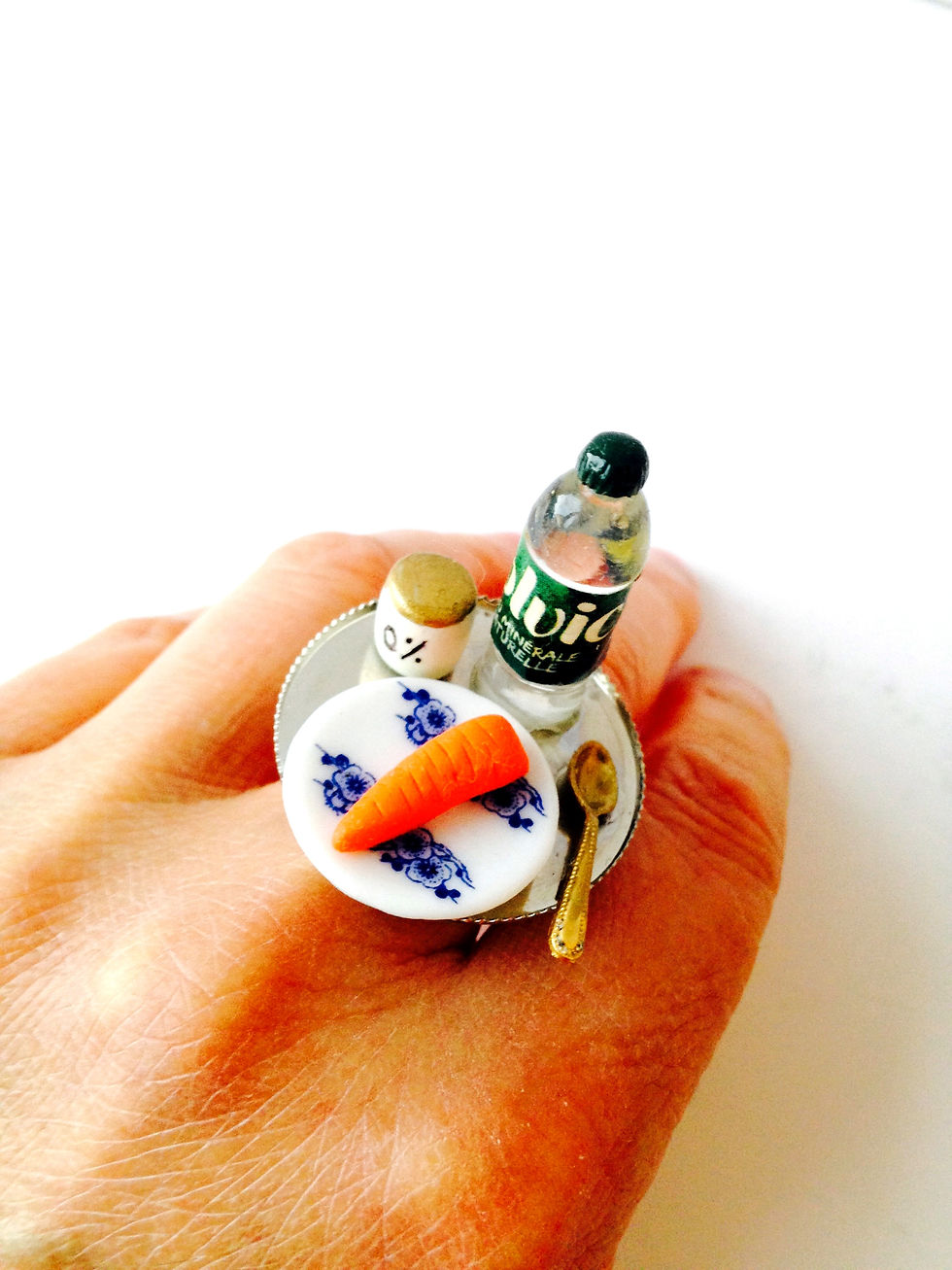 Thumbnail: bague regime avec carotte miniature bouteille d'eau et yaourt miniatures