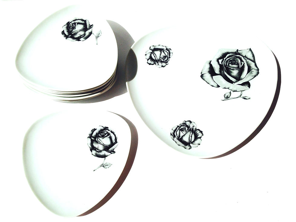 Miniature : Service à dessert ROSE NOIRE assiettes triangles, Limoges