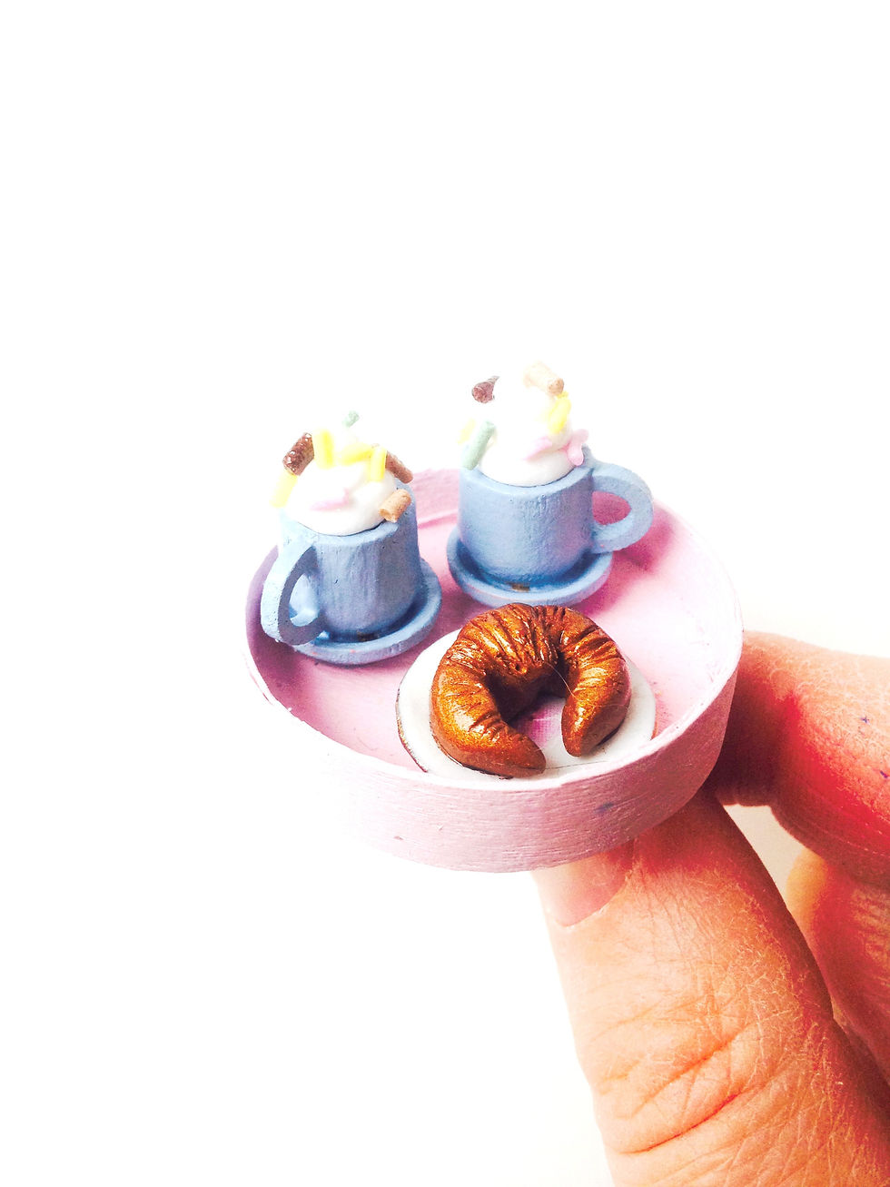 Thumbnail: bague croissant et tasses bleues miniatures
