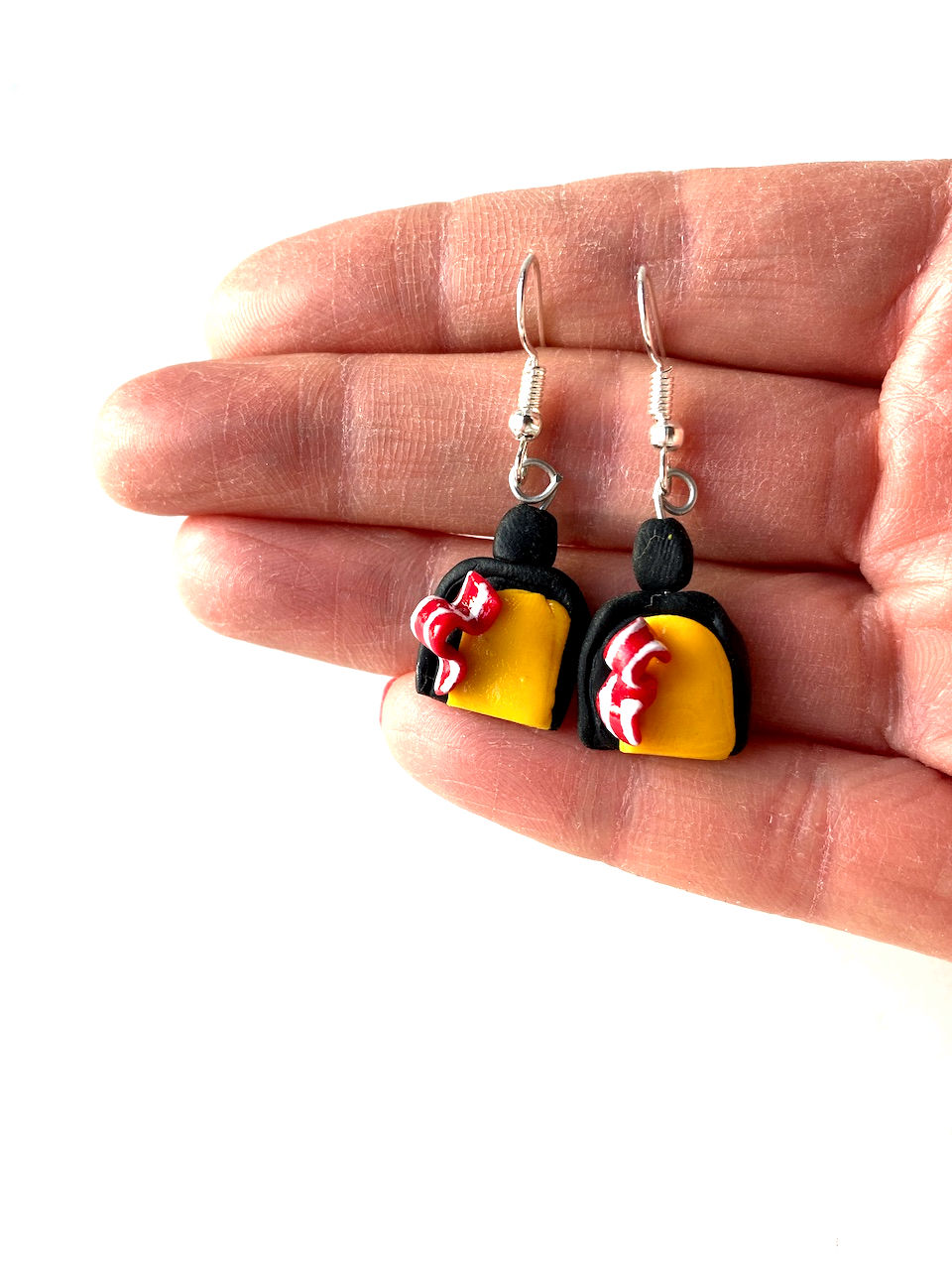 Thumbnail: boucles d'oreilles apres ski raclette miniature poellons The Sausage Jewels