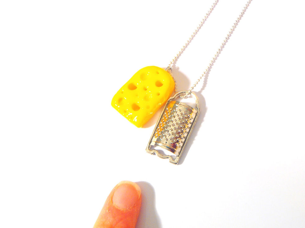 Thumbnail: Sautoir LA RAPEUSE fromage et râpe miniature