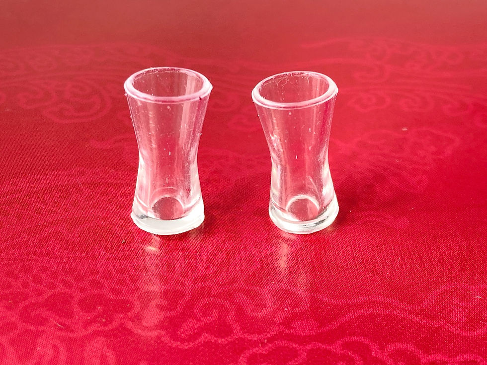 Miniature : Verres à cocktail miniatures en résine faits main