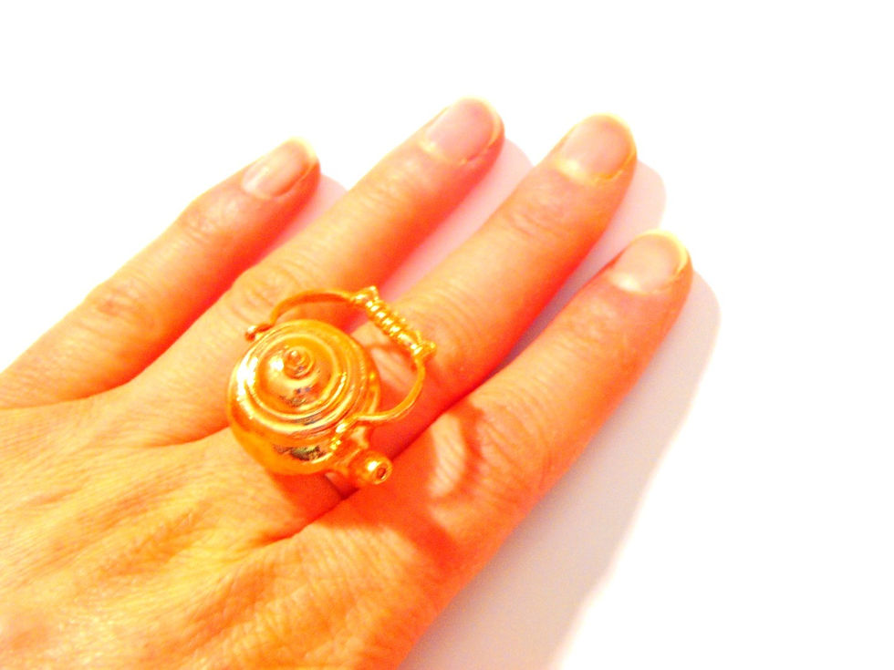 Thumbnail: Bague double UN THÉ AU CHALET bouilloire cuivre miniature