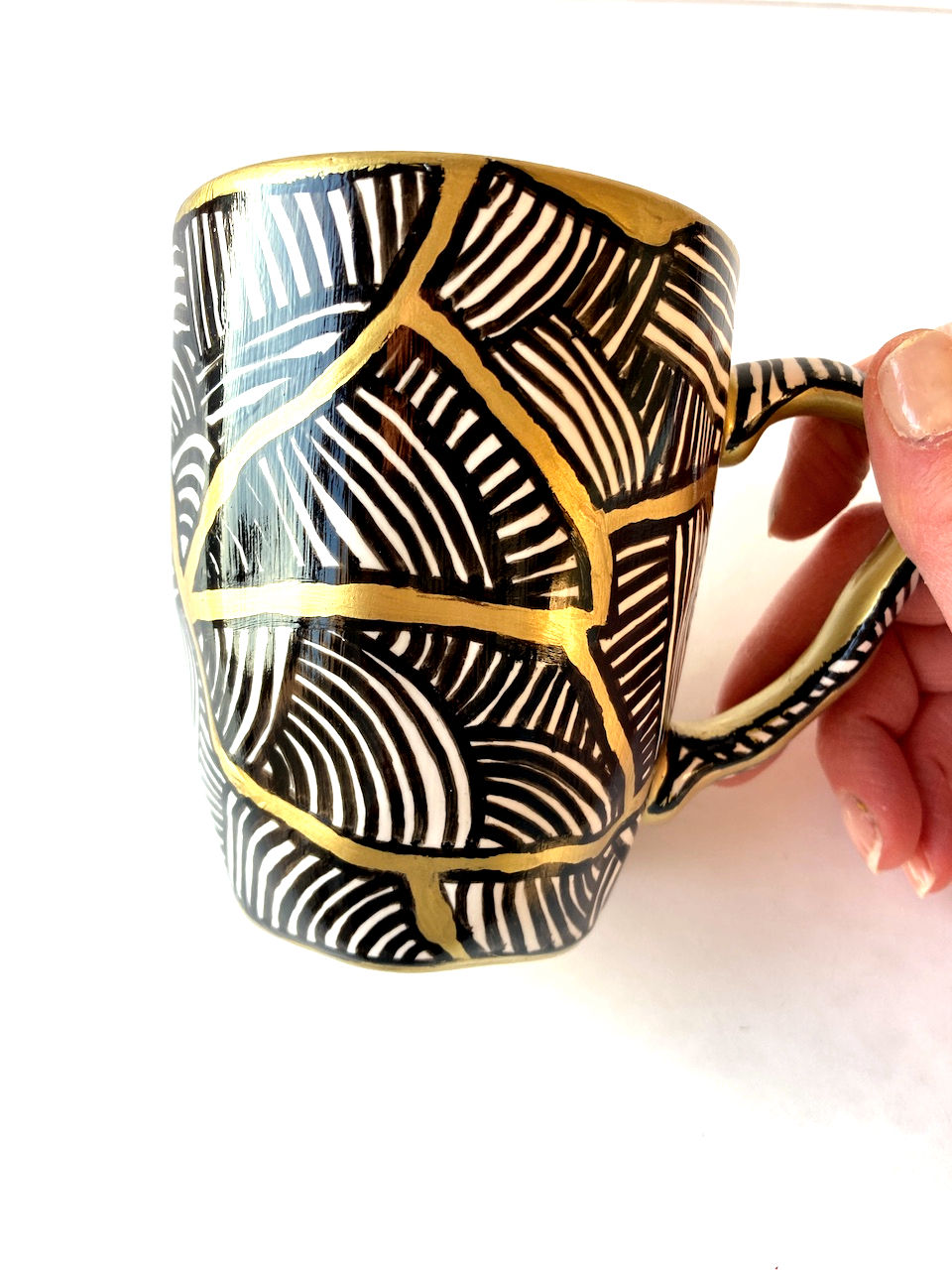 Miniature : mug peint à la main noir et or design SophieLDesign