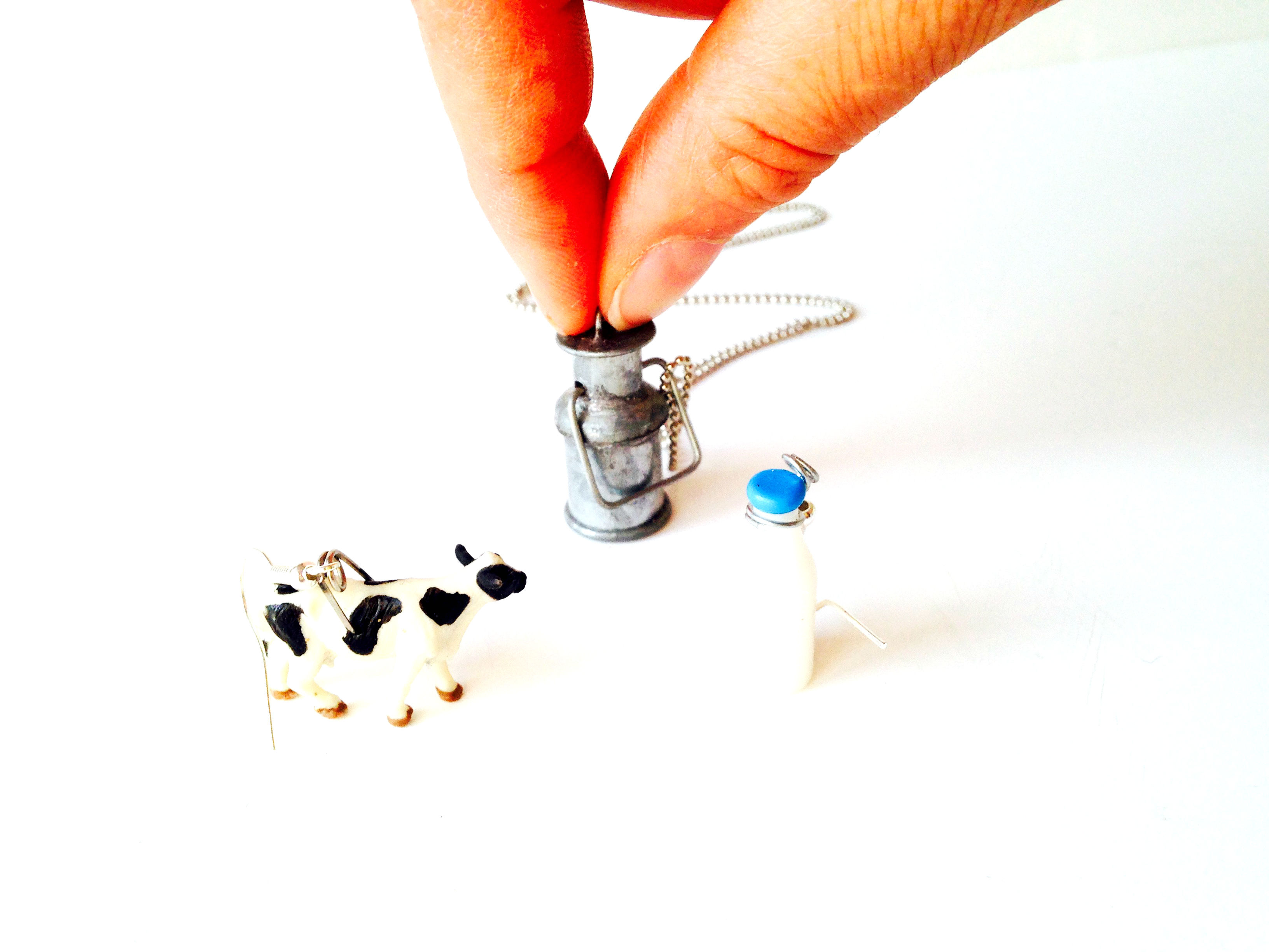 Parure OH LAIT, OH LAIT !! avec vache lait et pot à lait miniatures
