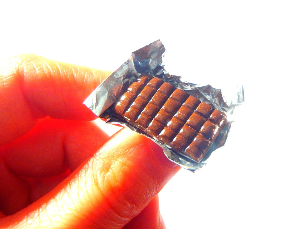 Bague LE DÉSIR ET LE PLAISIR plaque de chocolat noir miniature, ajustable