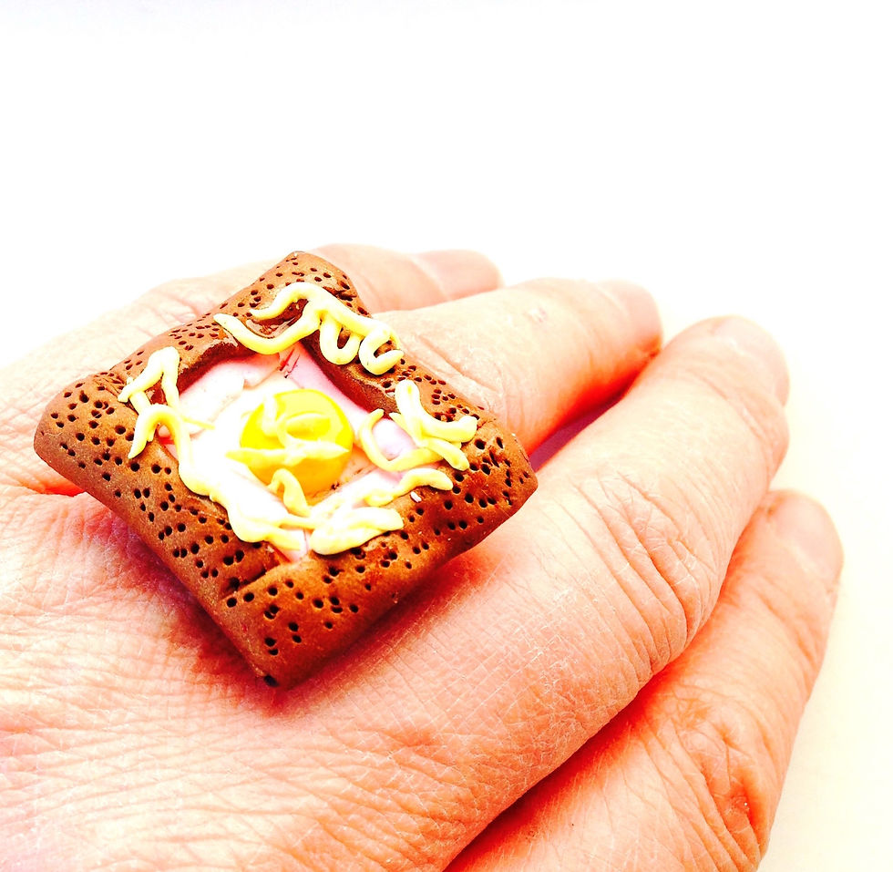 Thumbnail: Bague carrée galette bretonne bijou breton crepe jambon oeuf fromage par The Sausage Jewels