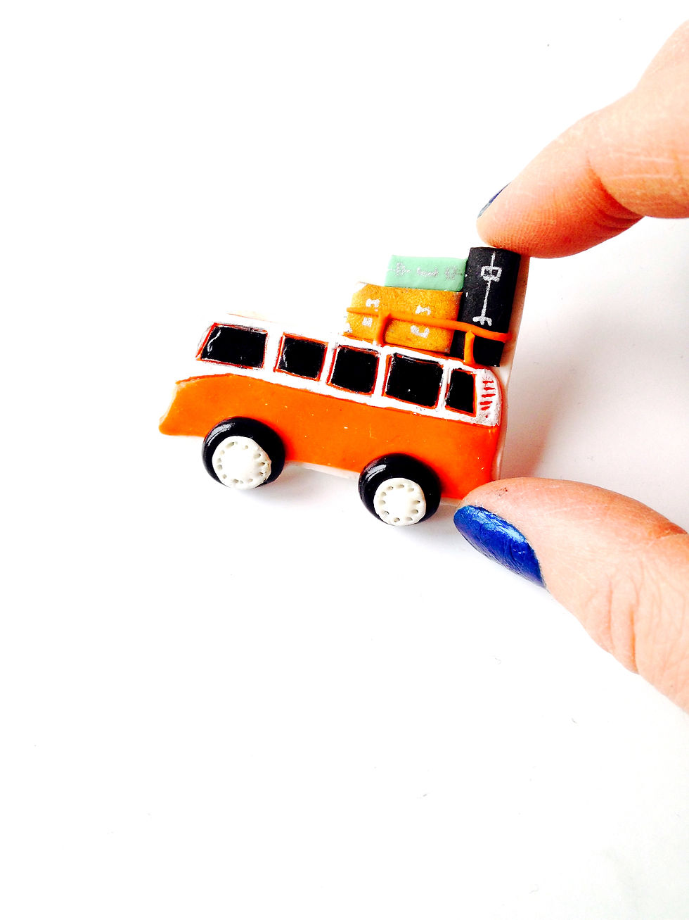 Thumbnail: épingle avec van orange et blanc miniature fait main