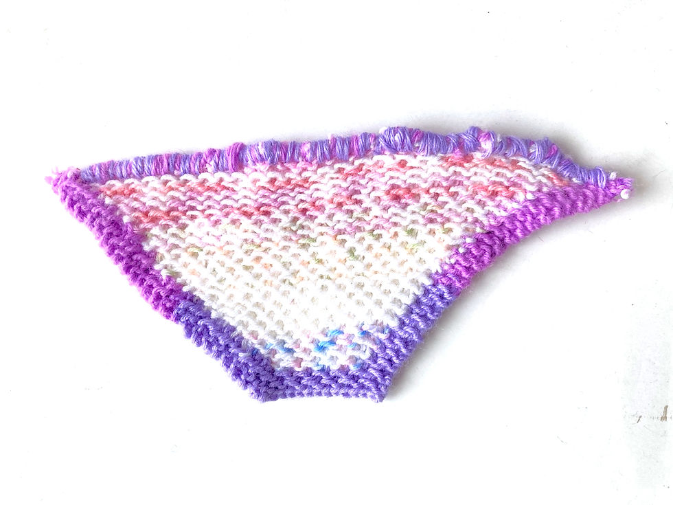 Miniature : Châle tricoté main pour poupée couleurs mauve rose jaune blanc
