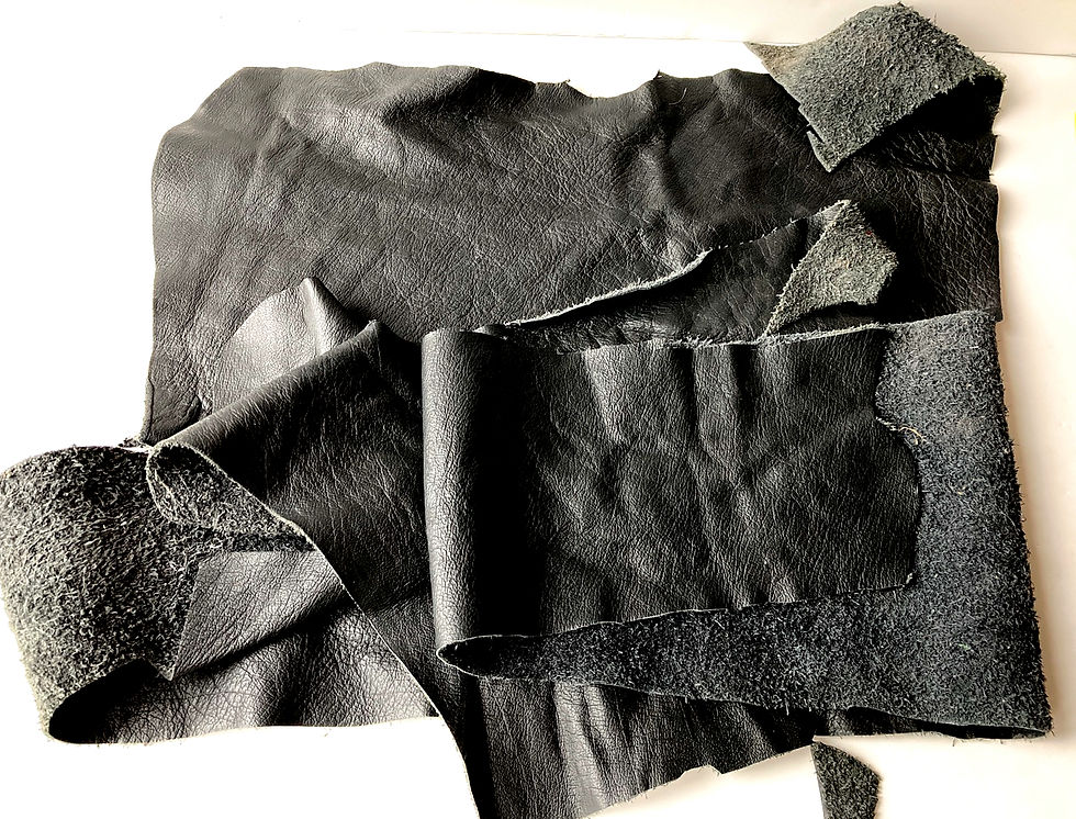 Miniature : Cuir noir chute reste de travail de tapisserie en siège