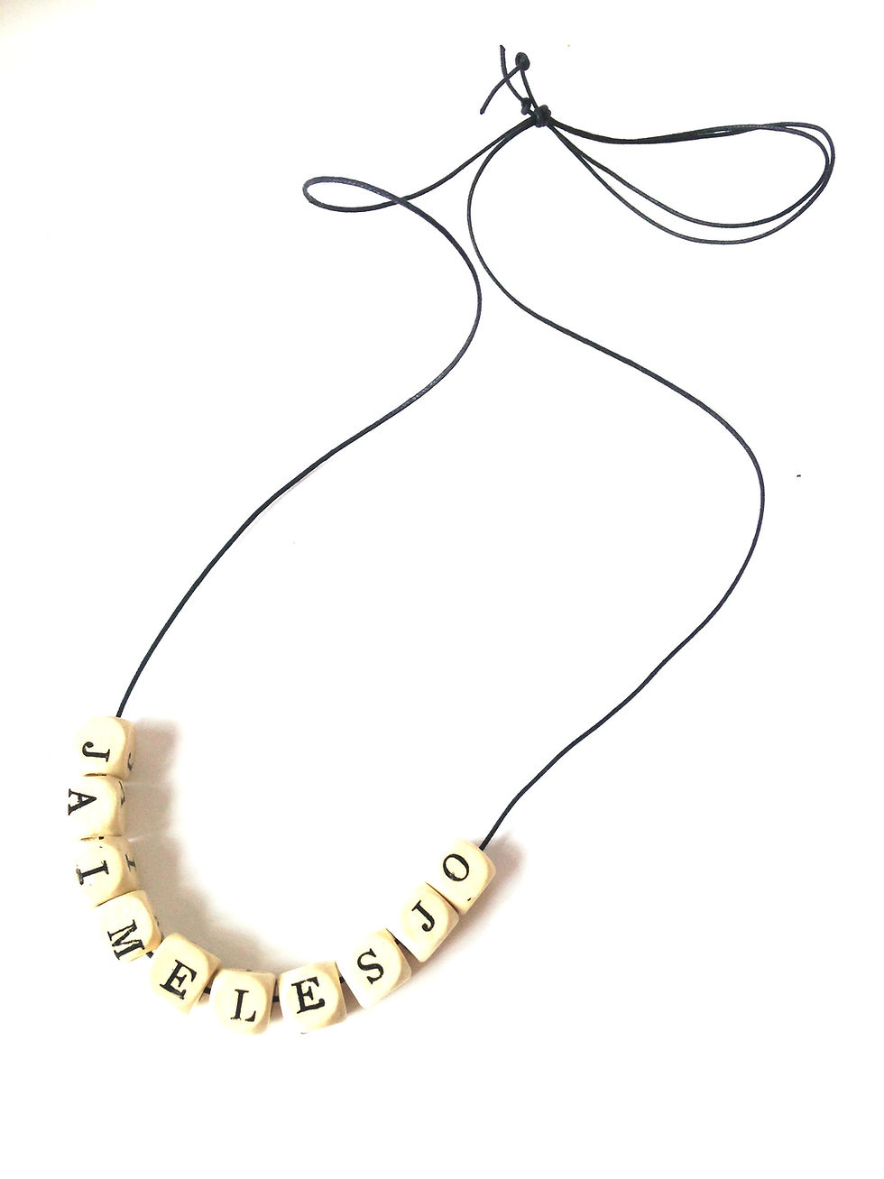 Thumbnail: Collier J'AIME LES J O  collier à lettres à nouer
