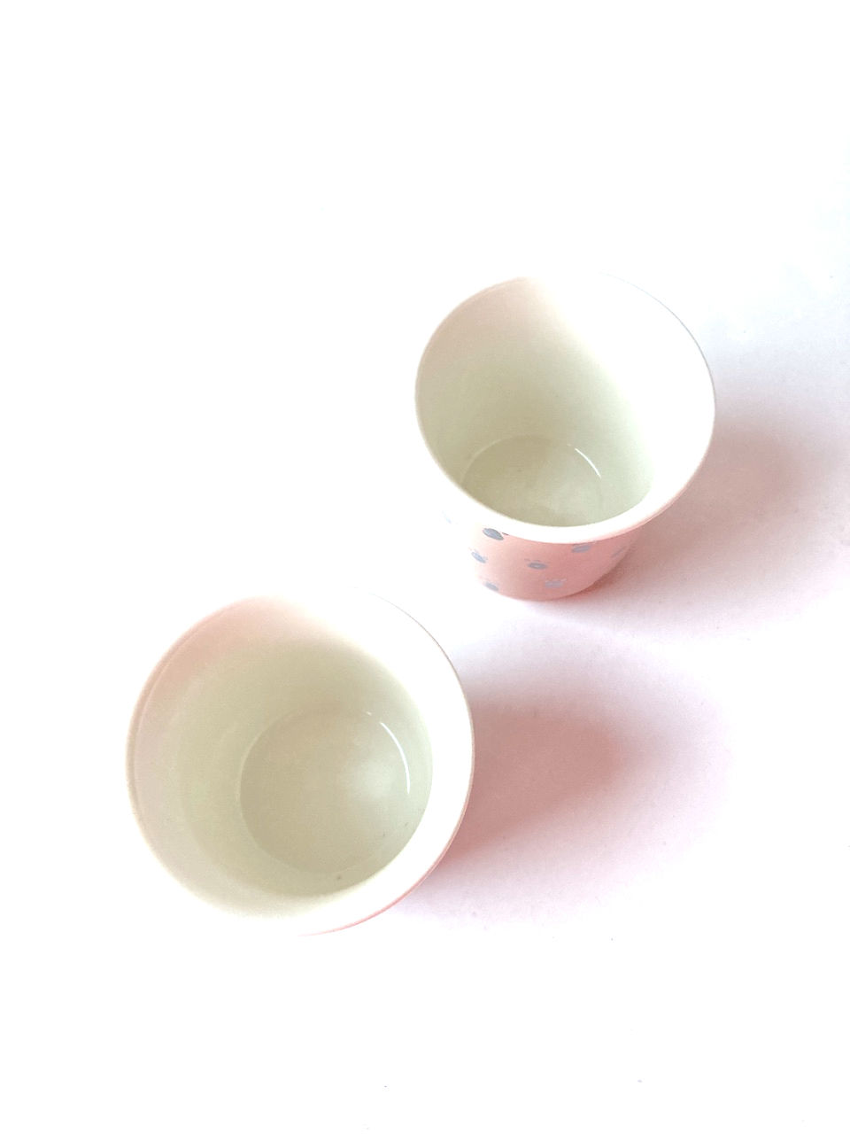 Miniature : vue du dessus de deux tasses en ceramique pour le café