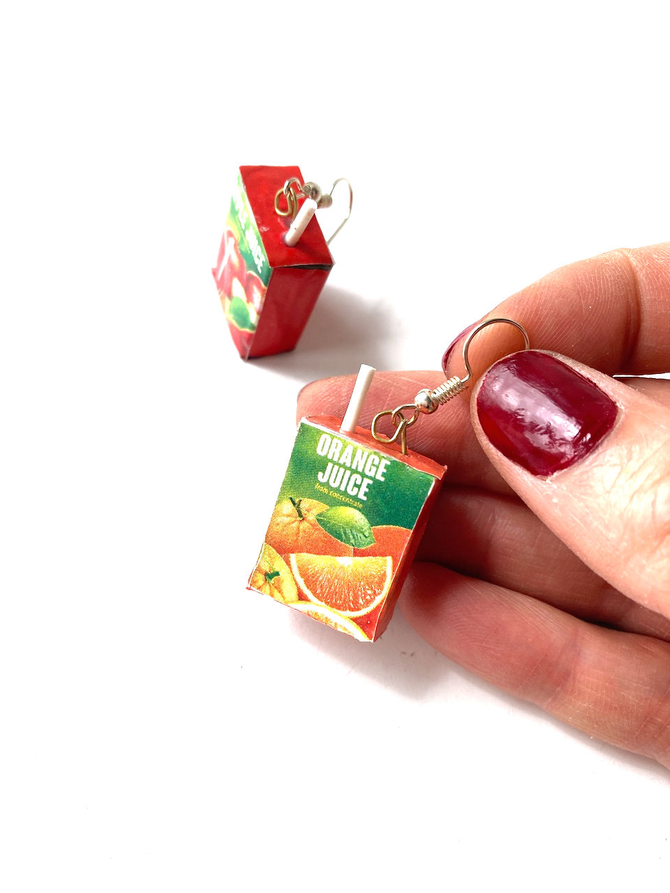 Thumbnail: Boucles d'oreilles Les P'TITS JUS briques de jus de fruit miniatures orange
