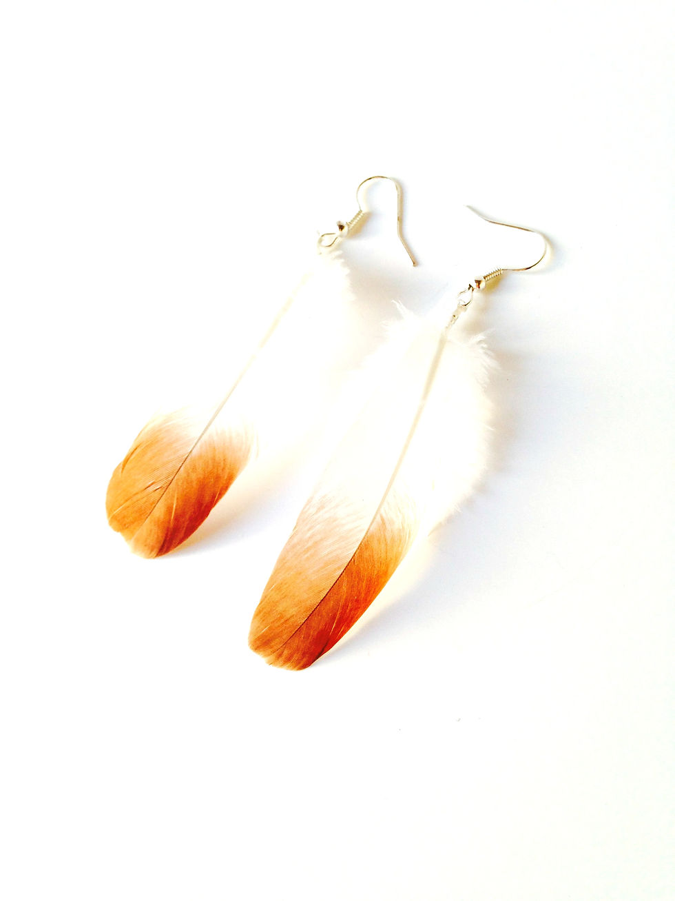 Thumbnail: paire de boucles d'oreilles plumes naturelles blanches