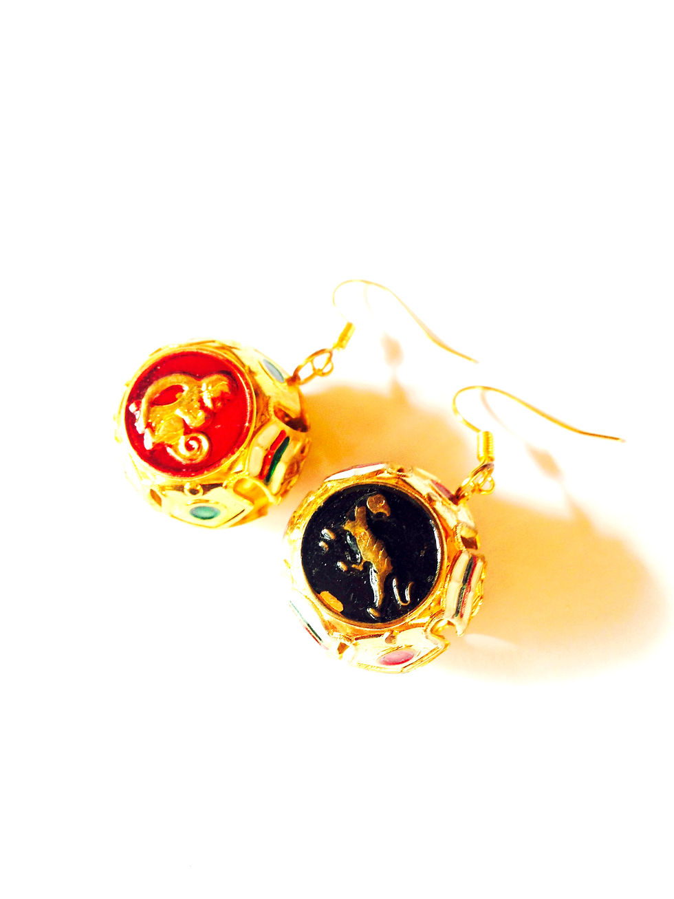 Thumbnail: Boucles d'oreilles perles thai LE SINGE ET LE TIGRE grelots