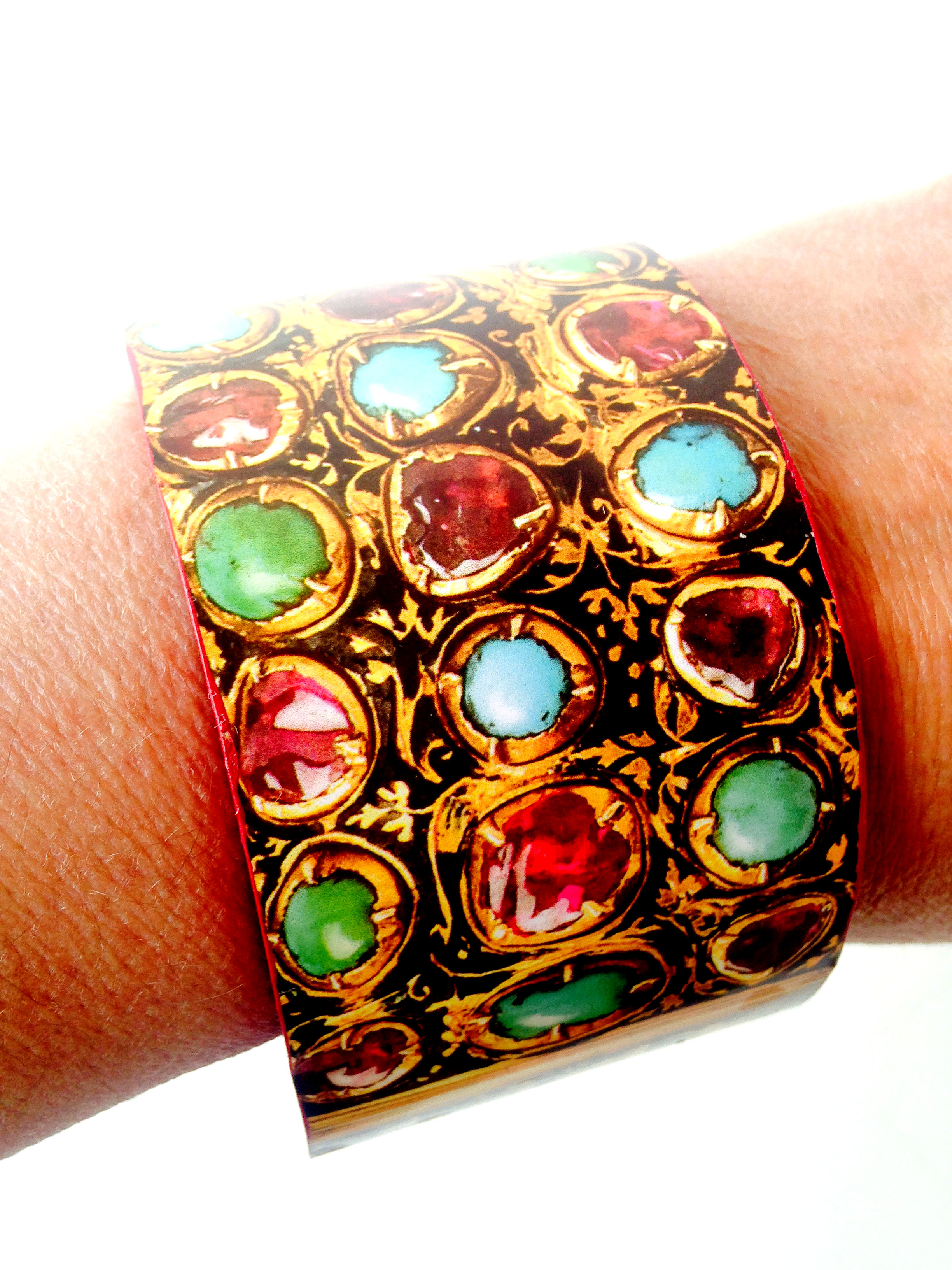 Bracelet manchette Livre d'heure 1532 reliure en or émaillée rubis turquoises