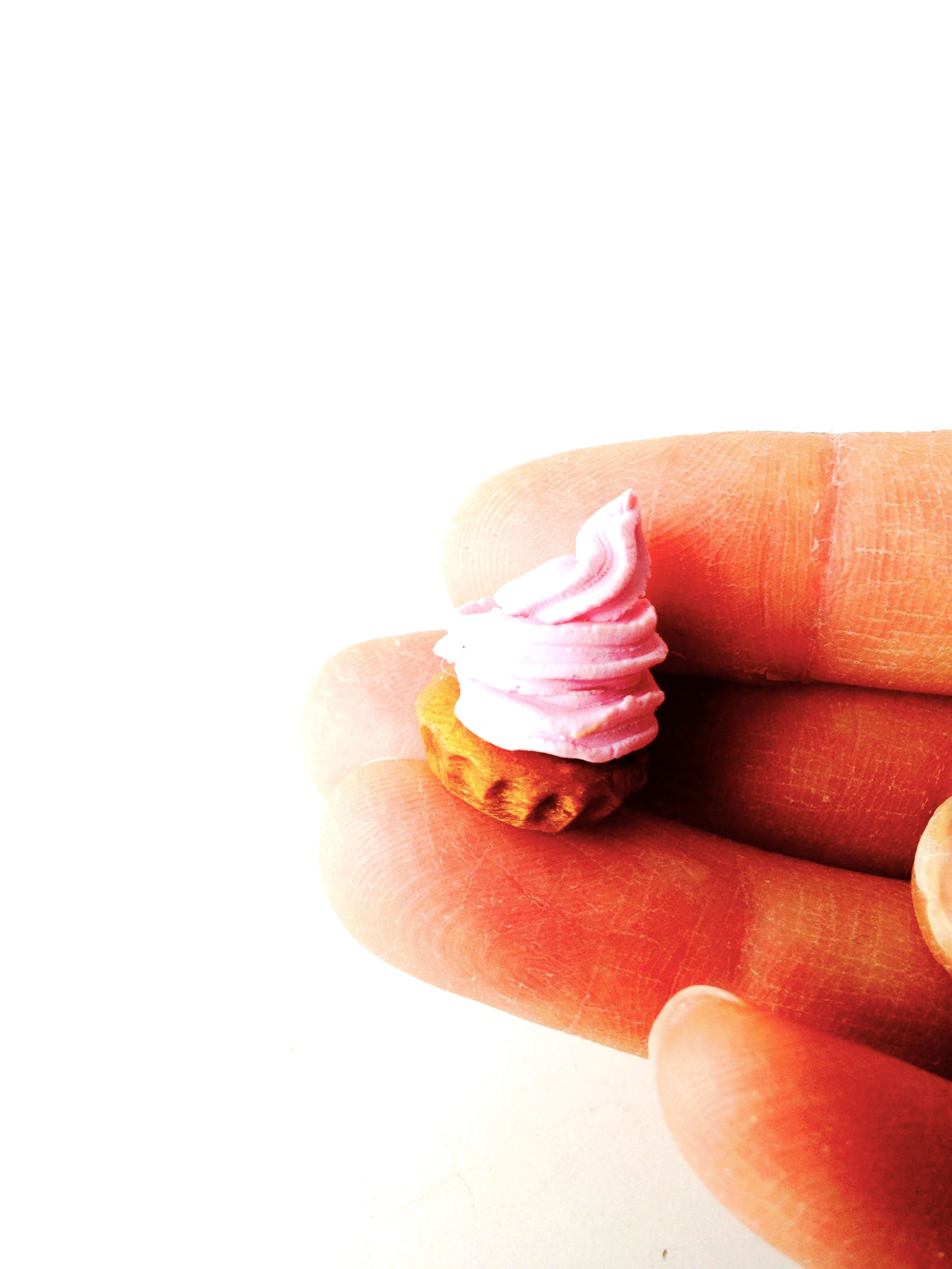 Gâteau à la crème miniature fait main rose en pâte polymère échelle 1:12