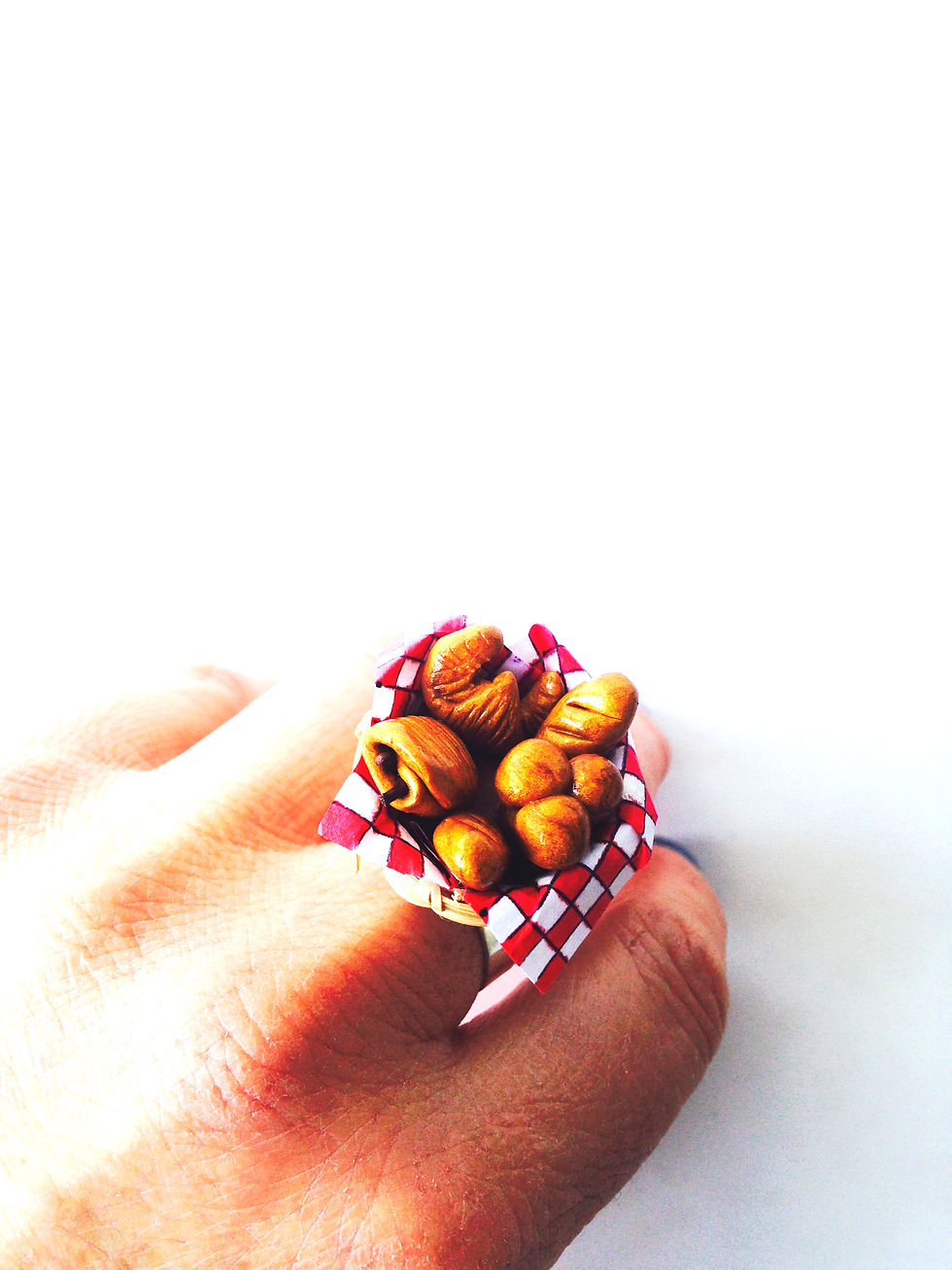 Thumbnail: Bague La p'tite CORBEILLE DE VIENNOISERIES, miniatures faites main
