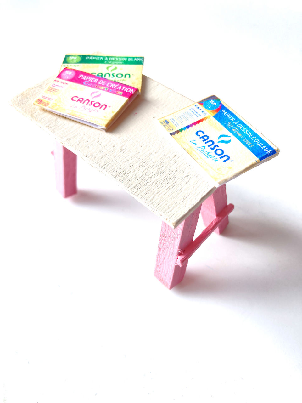 Bureau d'artiste miniature planche avec tréteaux roses maison de poupée 1 12 eme