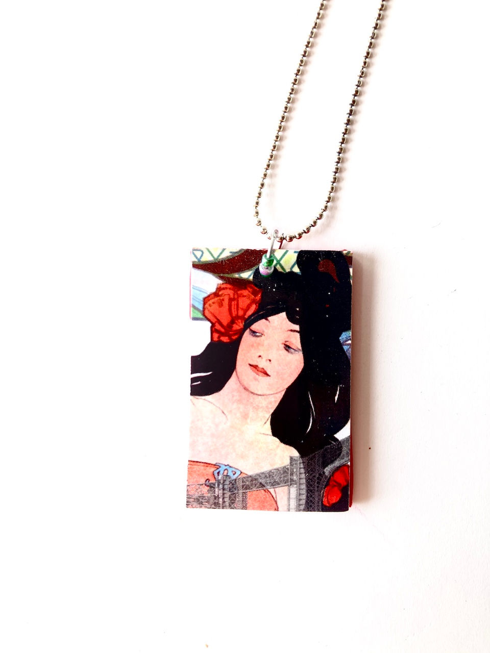 sautoir art nouveau pendentif visage de femme A Mucha rectangulaire The Sausage Jewels