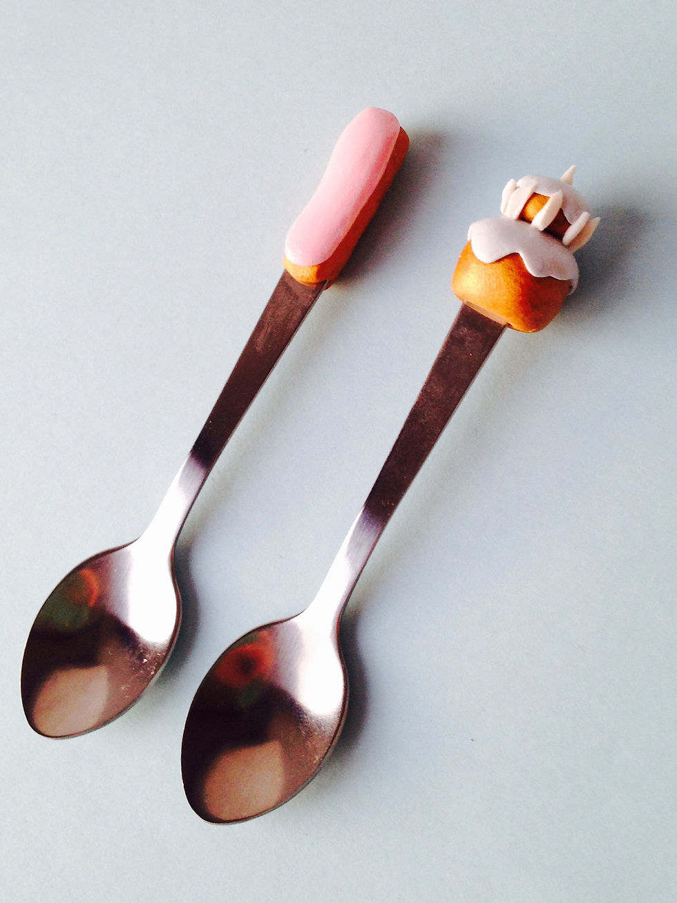 Miniature : Cuillers customisées avec gâteaux patissiers miniatures faites main