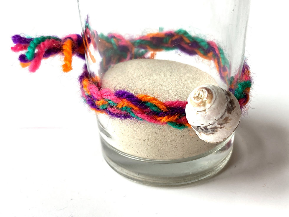 Thumbnail: Bracelet coquillage naturel et laine tressée couleurs vives