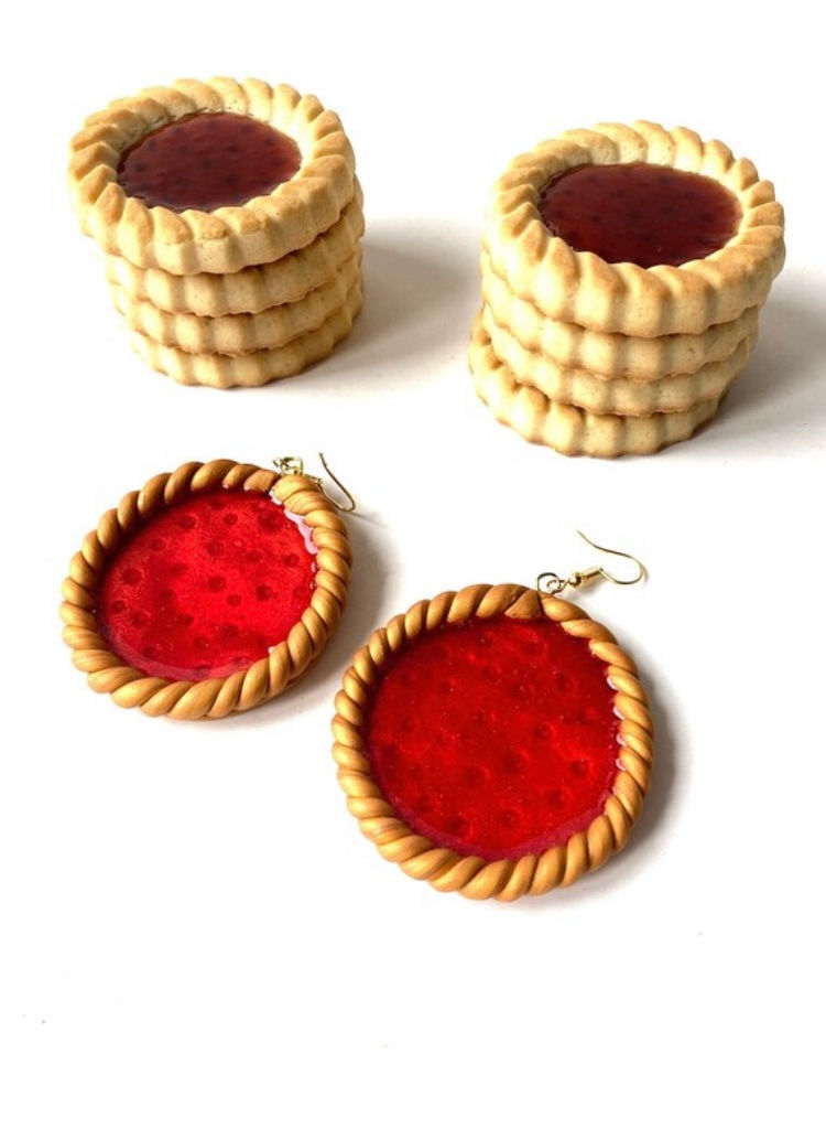Thumbnail: Boucles d'oreilles MAXI TARTELETTES FRAISE biscuit géant à la confitureM
