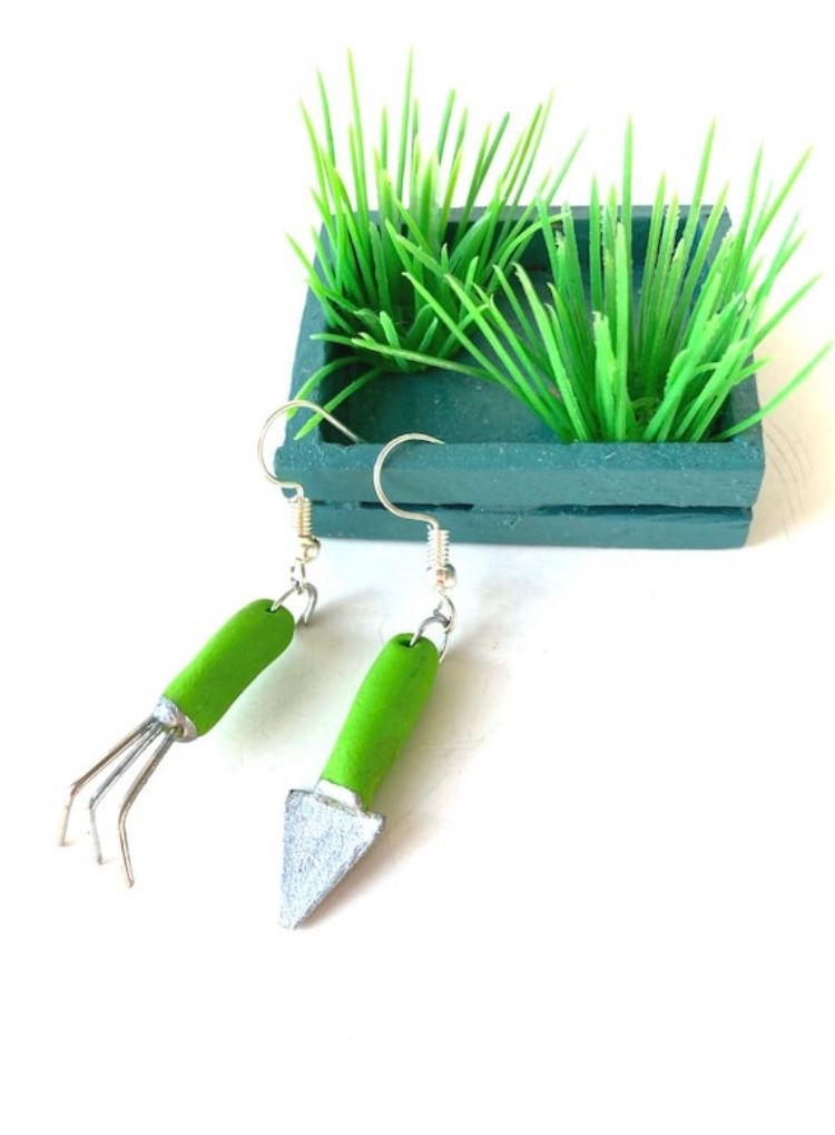 Thumbnail: Boucles d'oreilles Le P'TIT JARDIN outils de jardin miniatures verts 
