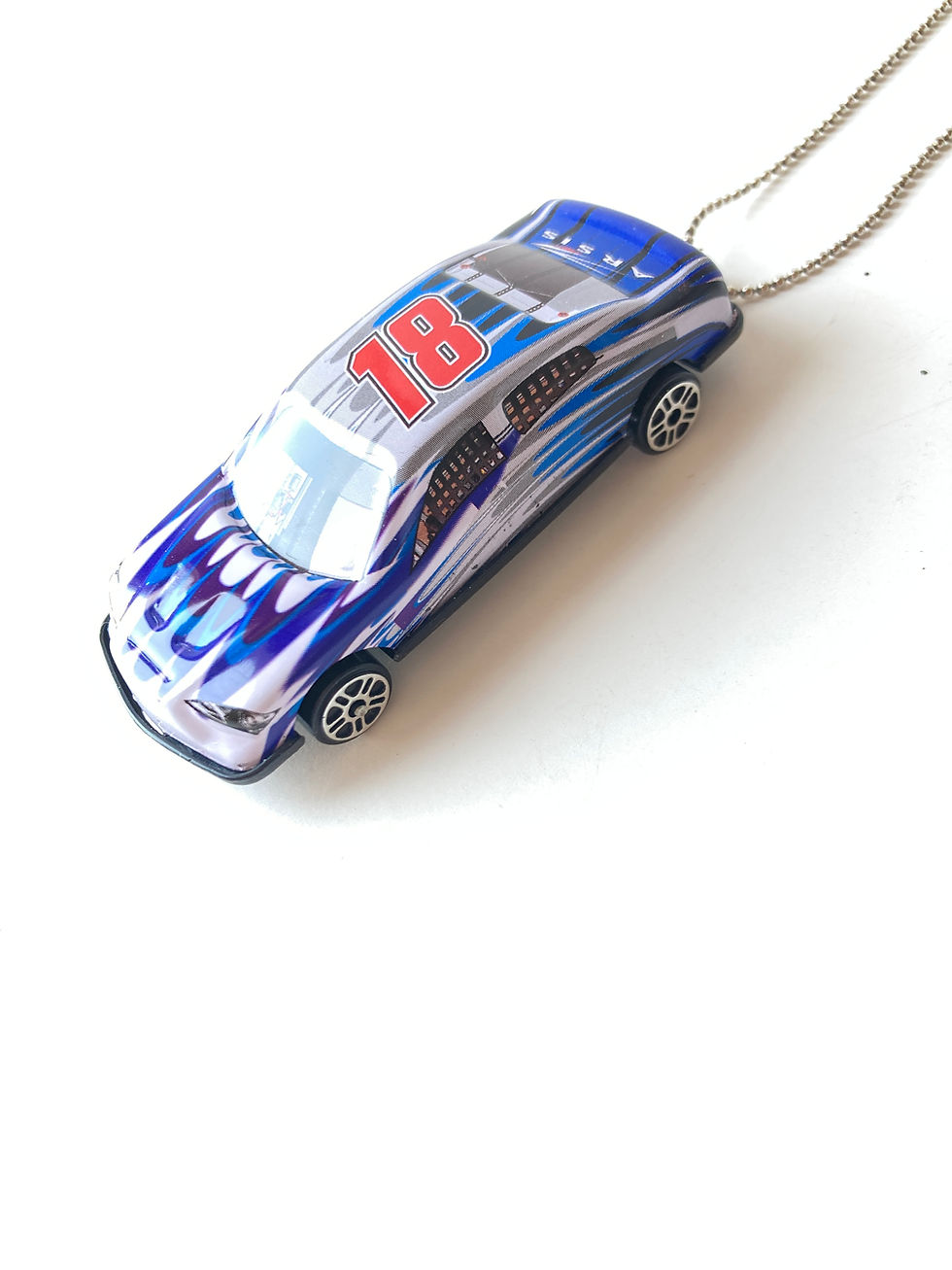 collier sautoir voiture de course The Sausage bijou