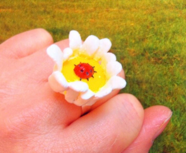 Thumbnail: Bague The LADY BUGS marguerite et coccinelle bague ajustable par The Sausage