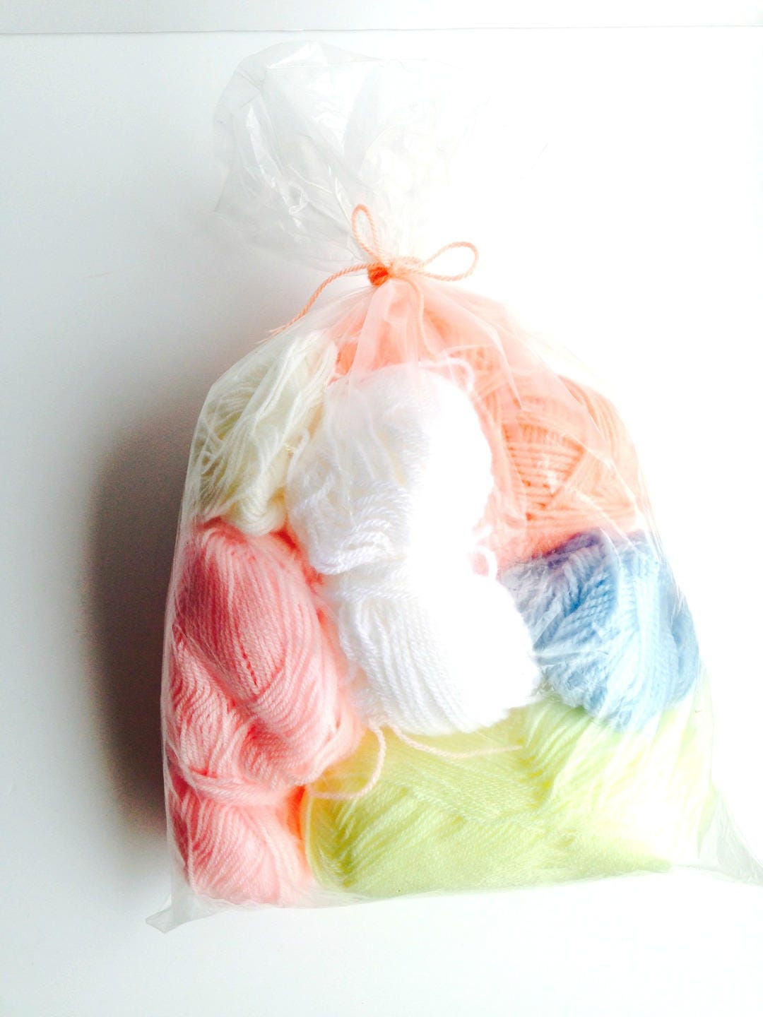 Lot de chutes de laine couleurs Layette pastel tricot pour bébé