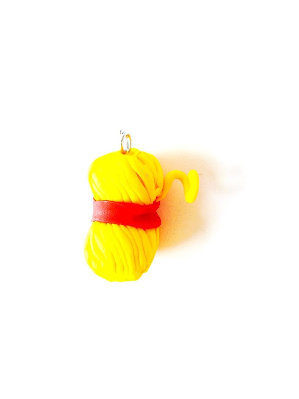 Miniature : Charm breloque pelote de laine miniature jaune faite main polymère