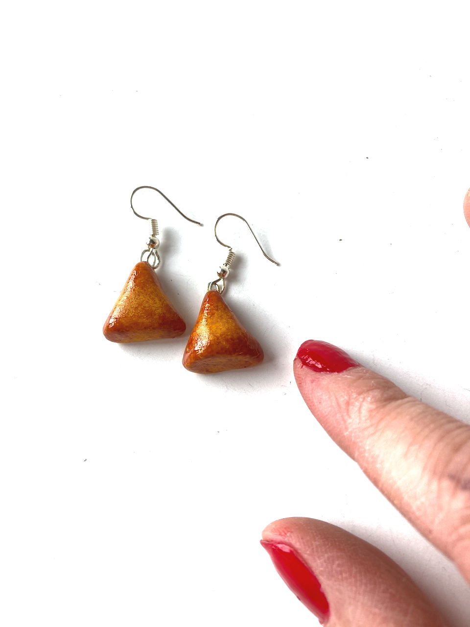 Thumbnail: Boucles d'oreilles Les p'tits SAMOSSAS ou samosa