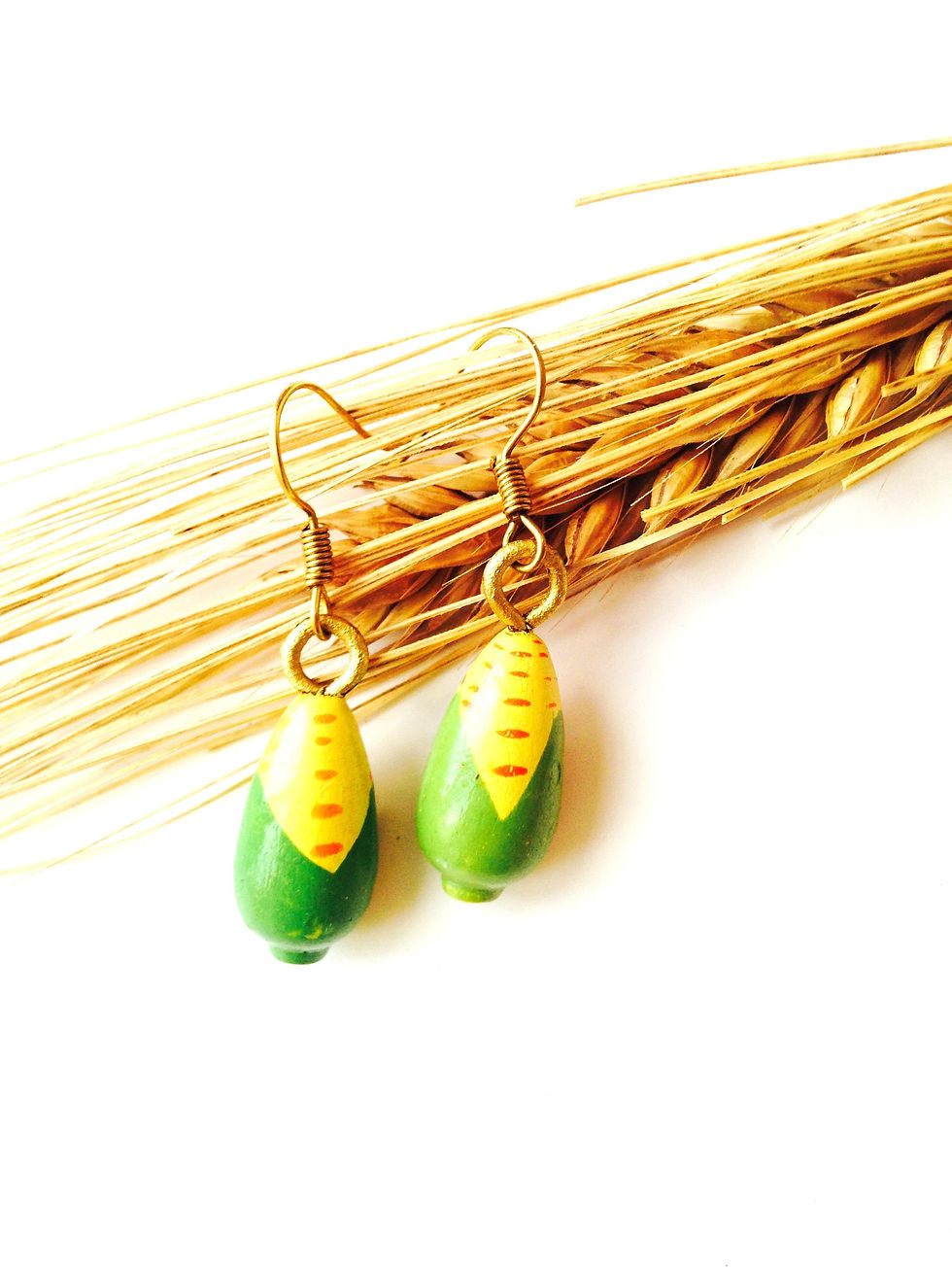 Thumbnail: Boucles d'oreilles vintage réhabilitées en bois épi de maïs