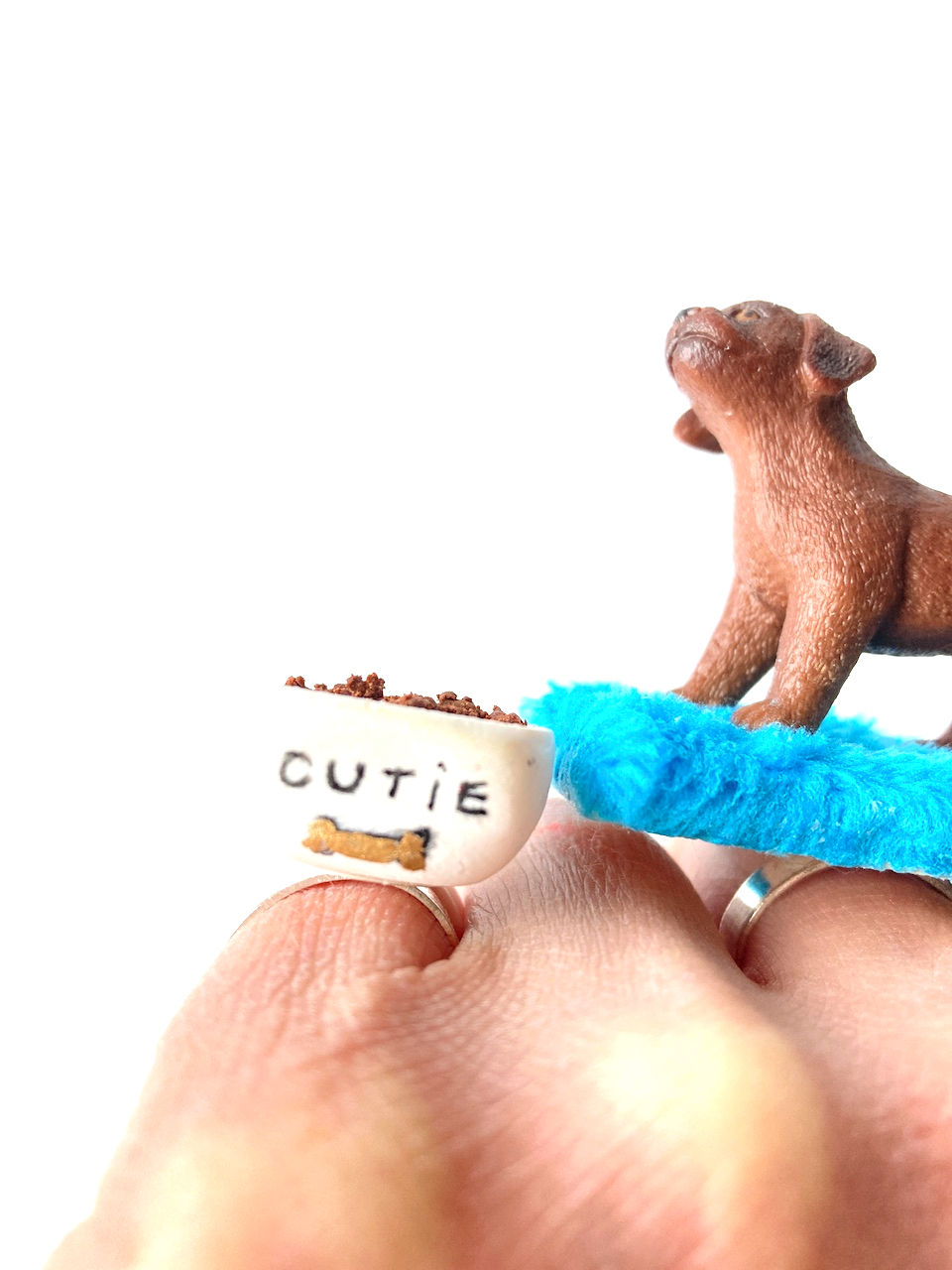 Thumbnail: Bague double CUTIE GOLD BONE mini chien tapis et gamelle
