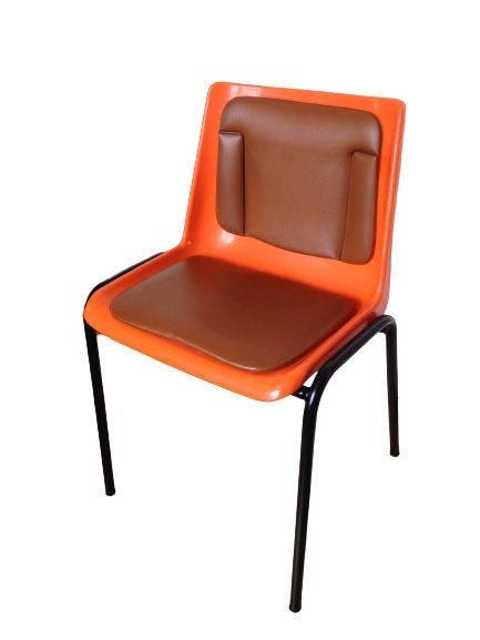 Miniature : Chaises ORANGES sixties coque plastique pvc assise simili cuir marron