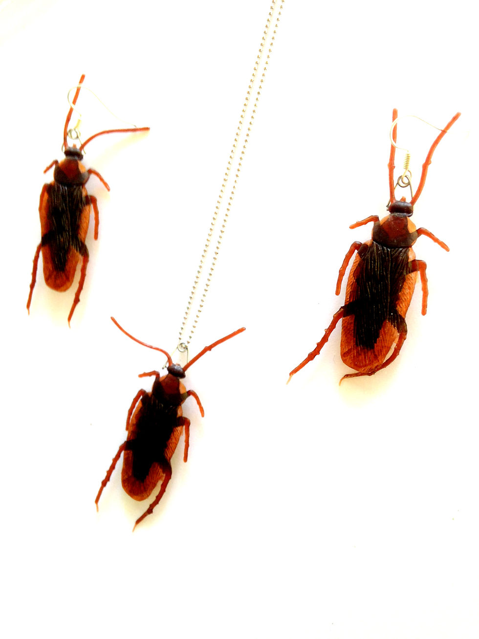Thumbnail: Sautoir ADIEU, CAFARD cafard insecte grandeur nature