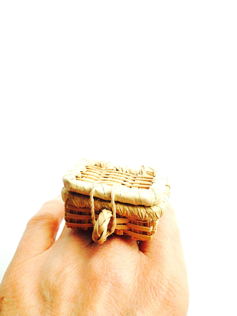 Thumbnail: Bague LE P'TIT PIQUE-NIQUE panier de pique nique miniature, garni