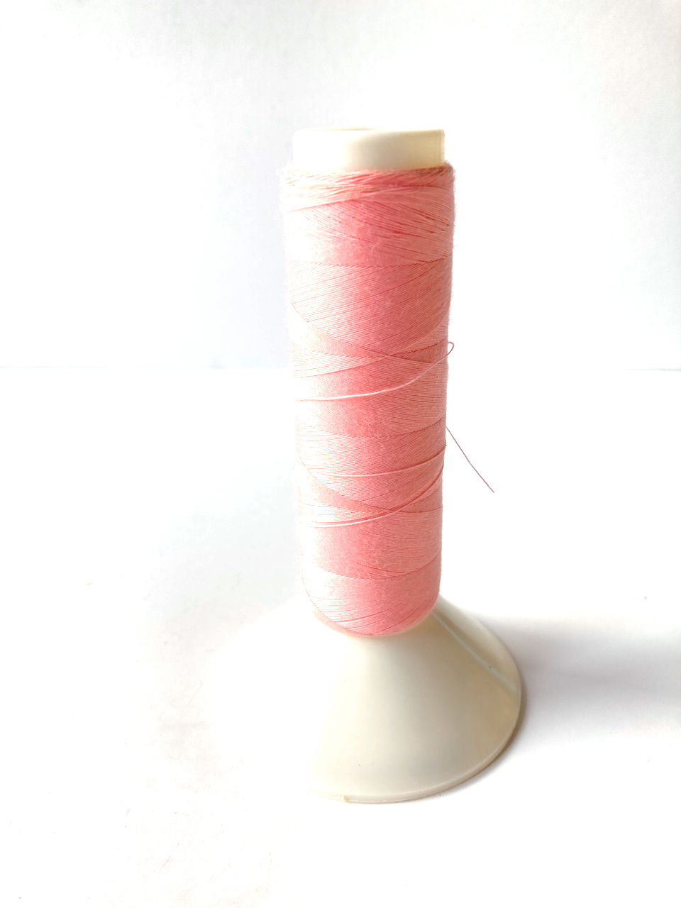 Miniature : Bobine de fil qualité professionnelle polyester rose clair