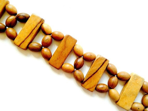 Thumbnail: ETHNIQUE Bracelet tissé en perles de bois, naturel, fermoir couleur or