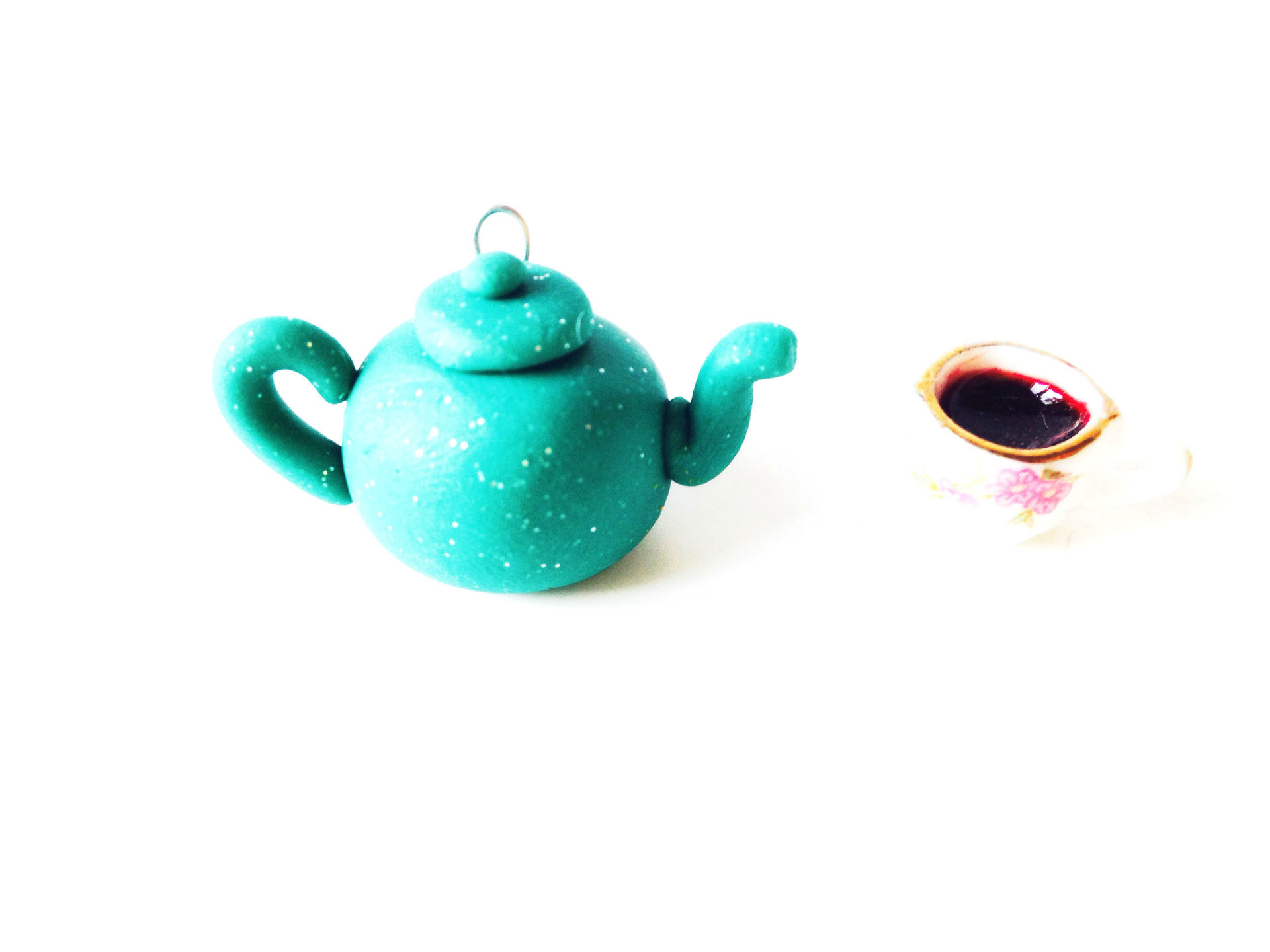 Charm théière miniature vert menthe pailletée faite main